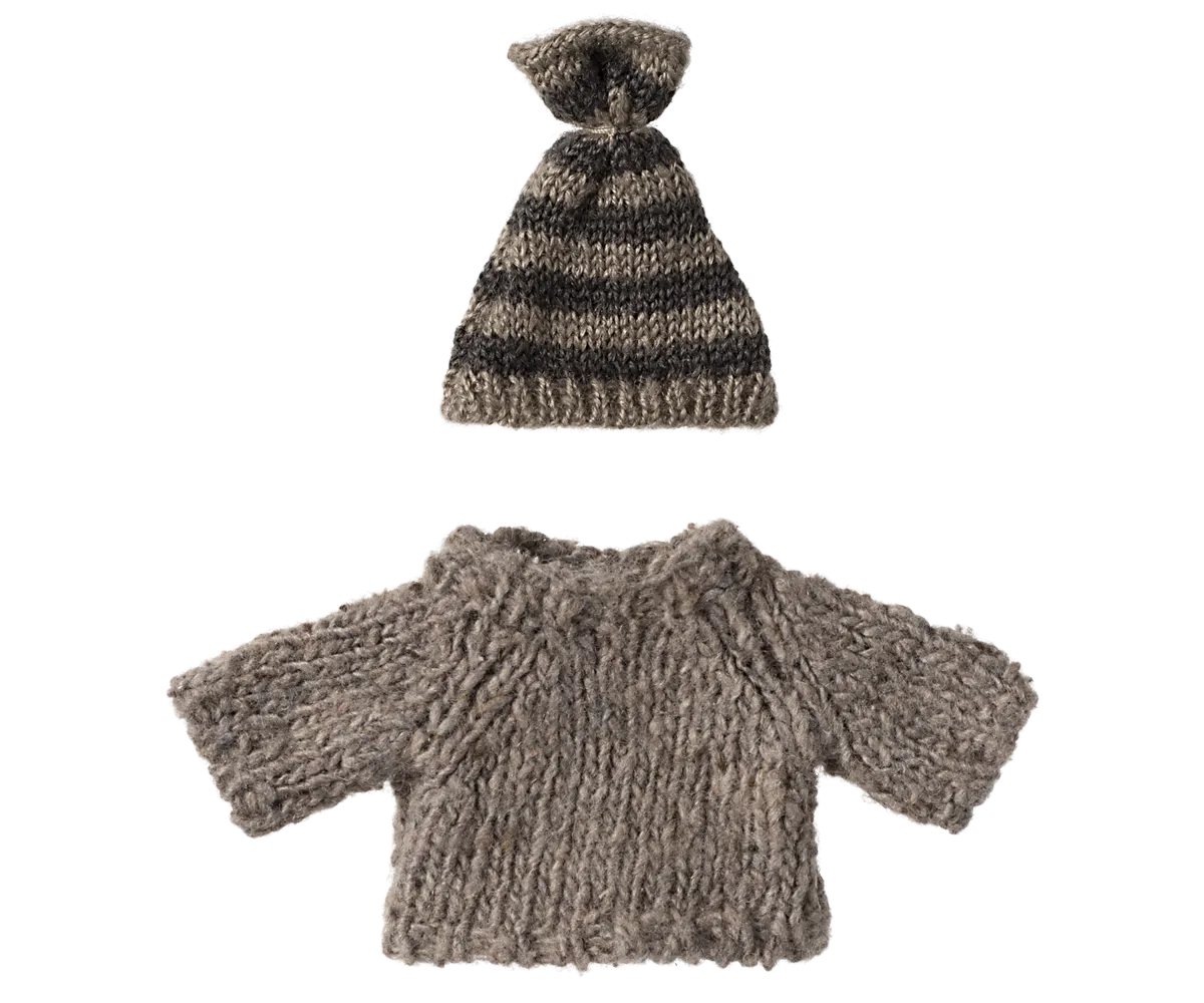 Knitted sweater and hat, Big brother mouse